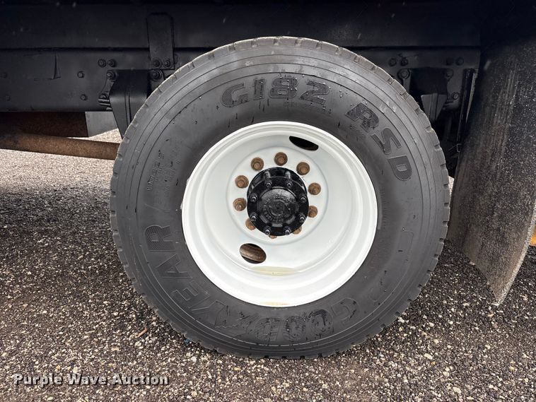 image for item EG9152 2007 Freightliner Business Class M2 Ext. Cab utility / service truck