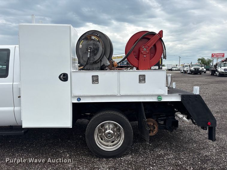 image for item EG9155 2014 Ford F550 Super Duty Ext. Cab utility / service truck
