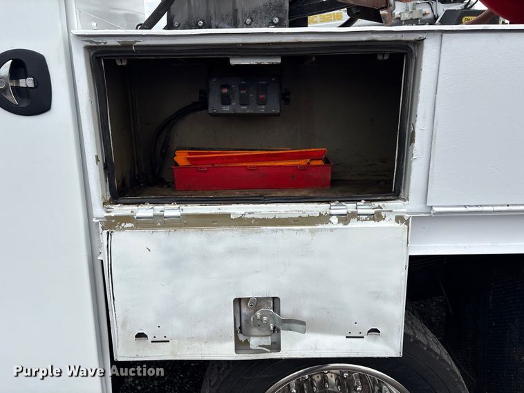image for item EG9155 2014 Ford F550 Super Duty Ext. Cab utility / service truck
