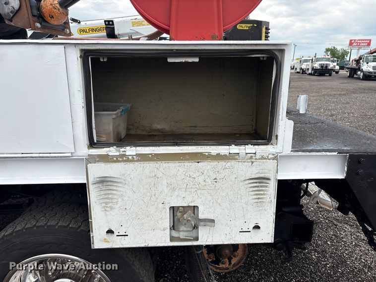 image for item EG9155 2014 Ford F550 Super Duty Ext. Cab utility / service truck