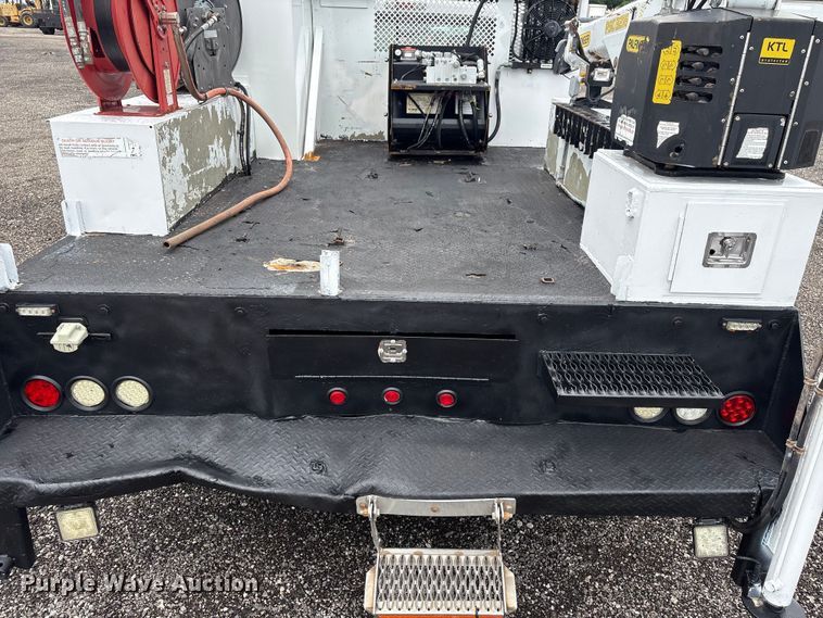image for item EG9155 2014 Ford F550 Super Duty Ext. Cab utility / service truck