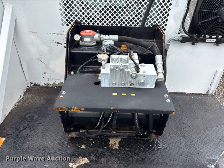 image for item EG9155 2014 Ford F550 Super Duty Ext. Cab utility / service truck