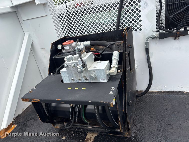 image for item EG9155 2014 Ford F550 Super Duty Ext. Cab utility / service truck