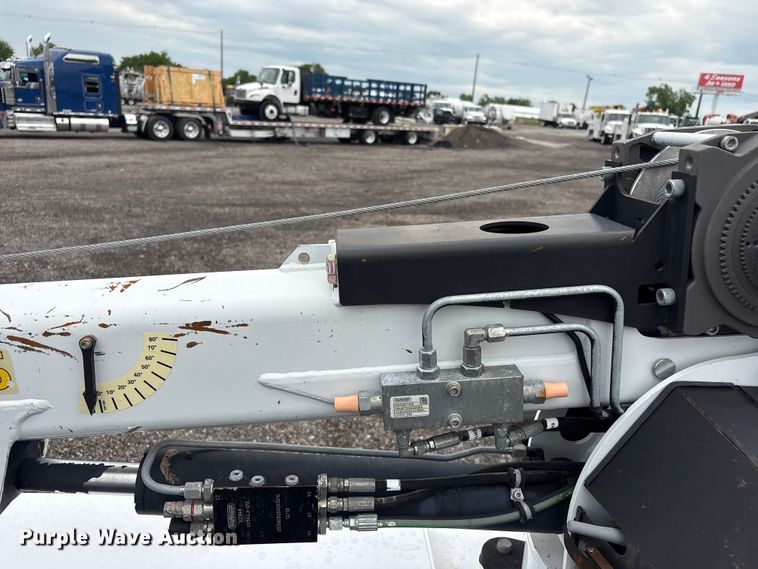 image for item EG9155 2014 Ford F550 Super Duty Ext. Cab utility / service truck