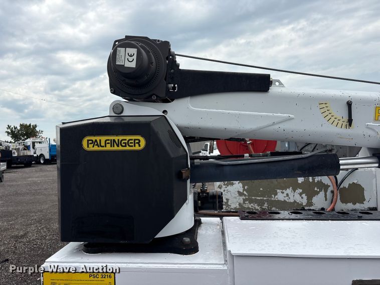 image for item EG9155 2014 Ford F550 Super Duty Ext. Cab utility / service truck