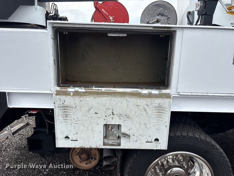 image for item EG9155 2014 Ford F550 Super Duty Ext. Cab utility / service truck