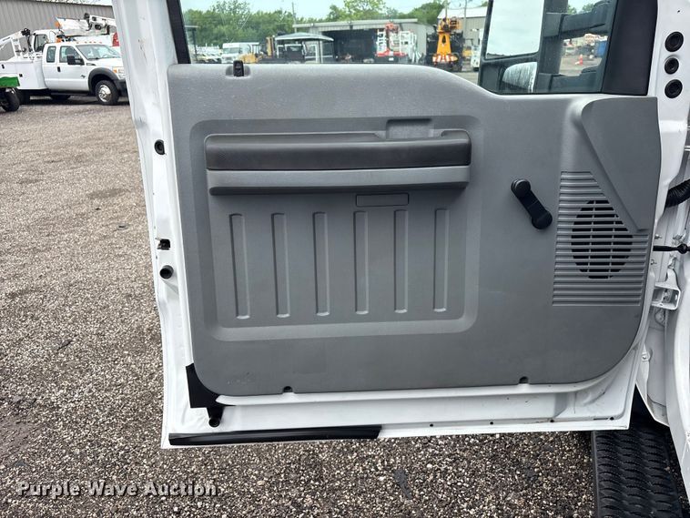 image for item EG9155 2014 Ford F550 Super Duty Ext. Cab utility / service truck