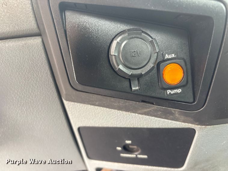 image for item EG9155 2014 Ford F550 Super Duty Ext. Cab utility / service truck