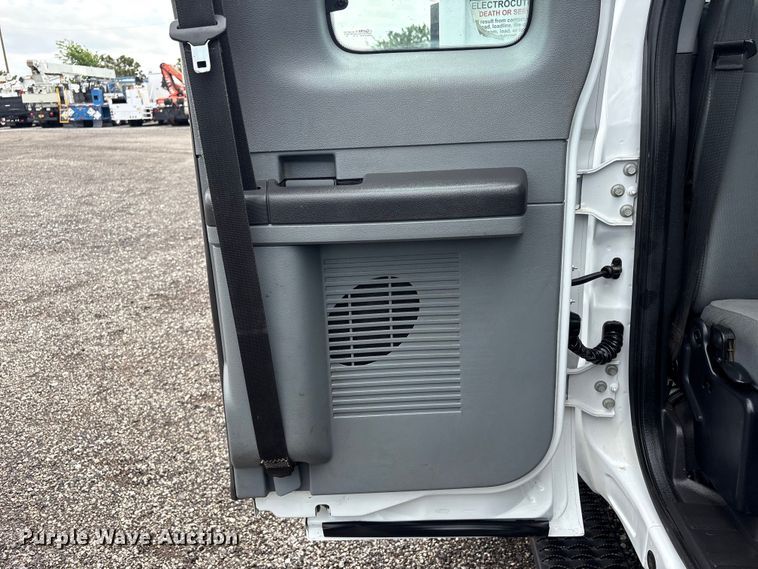 image for item EG9155 2014 Ford F550 Super Duty Ext. Cab utility / service truck