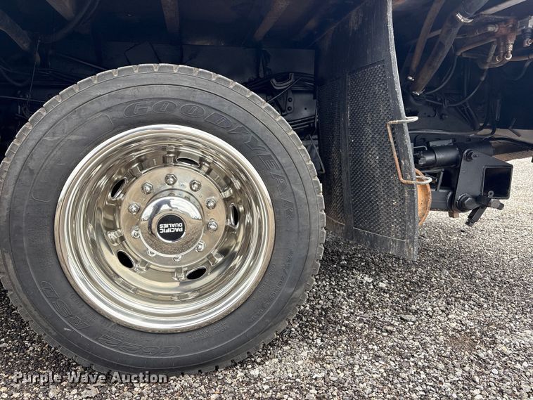 image for item EG9155 2014 Ford F550 Super Duty Ext. Cab utility / service truck