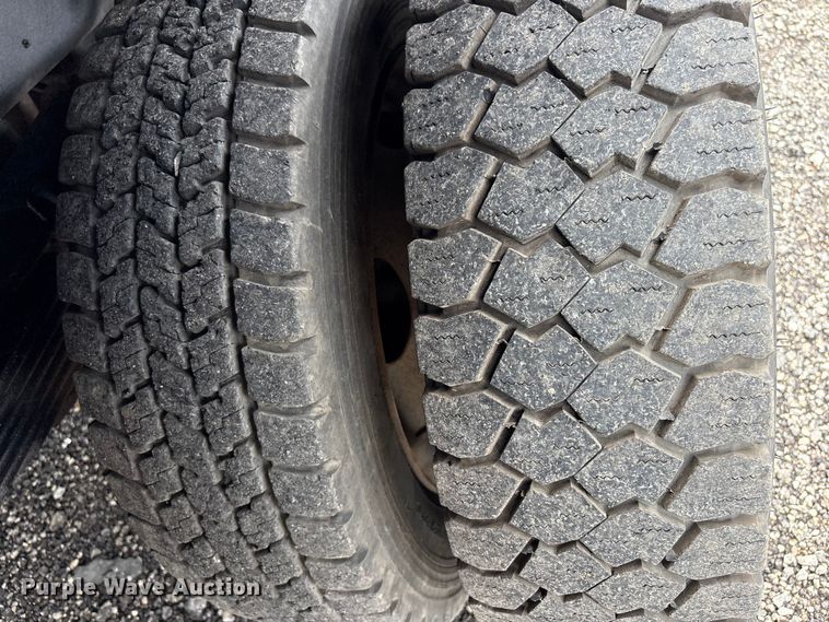 image for item EG9155 2014 Ford F550 Super Duty Ext. Cab utility / service truck