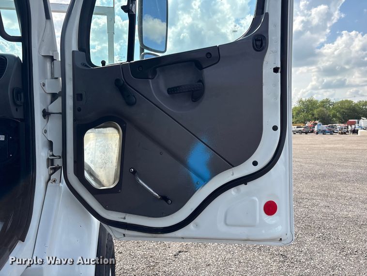 image for item EG9165 2007 Freightliner Business Class M2 Crew Cab crane truck