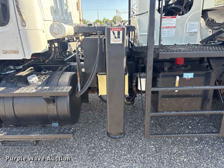 image for item EG9175 2012 Freightliner Business Class M2 crane truck