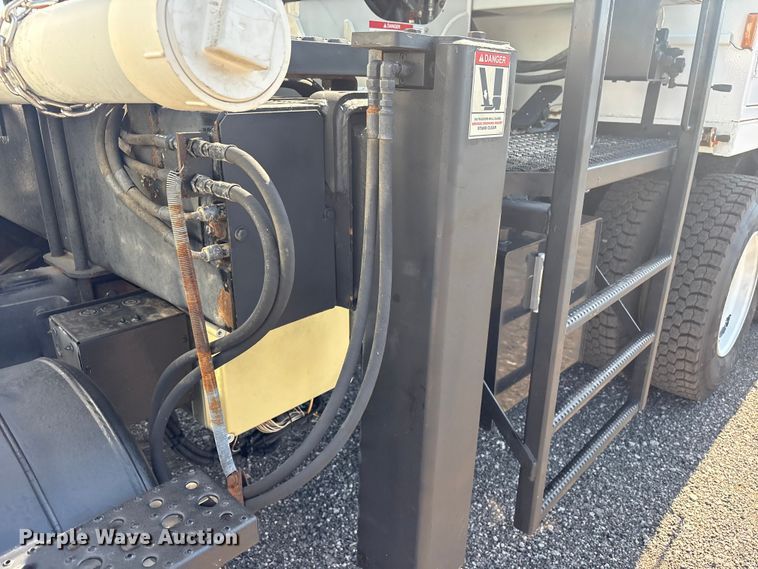 image for item EG9175 2012 Freightliner Business Class M2 crane truck