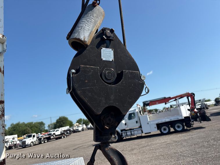 image for item EG9175 2012 Freightliner Business Class M2 crane truck