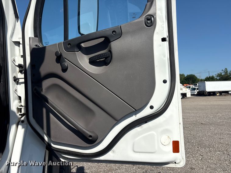 image for item EG9175 2012 Freightliner Business Class M2 crane truck