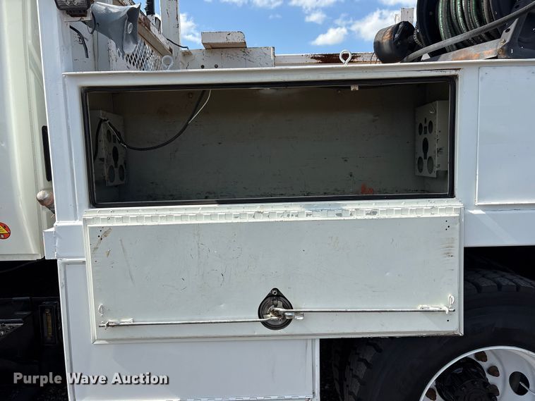 image for item EG9183 2010 International WorkStar 7400 Crew Cab utility / service truck