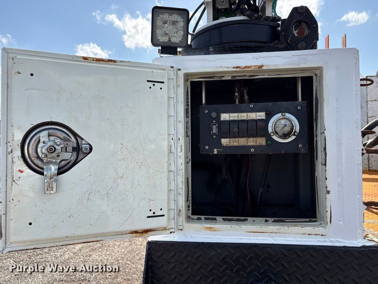 image for item EG9183 2010 International WorkStar 7400 Crew Cab utility / service truck