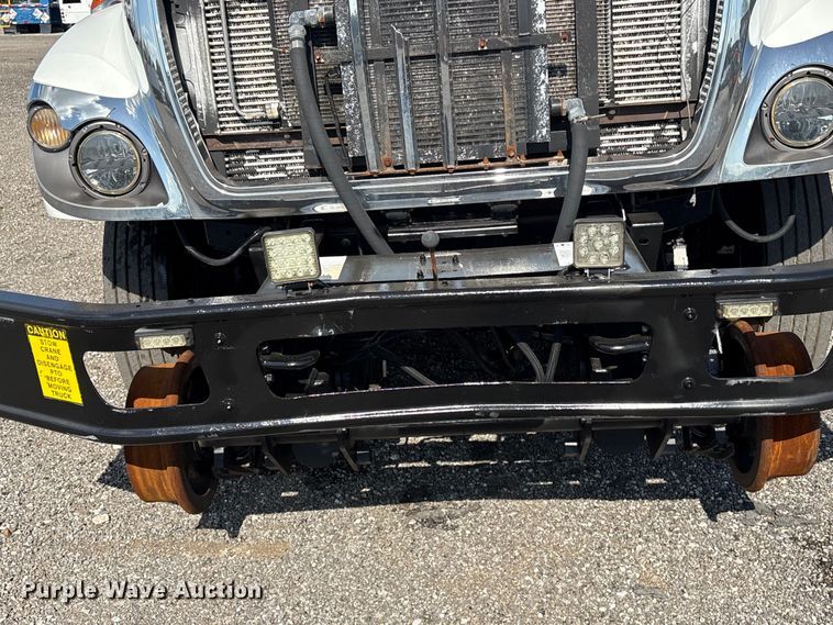 image for item EG9183 2010 International WorkStar 7400 Crew Cab utility / service truck