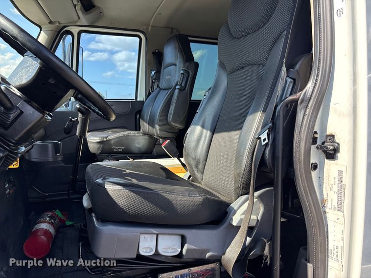 image for item EG9183 2010 International WorkStar 7400 Crew Cab utility / service truck