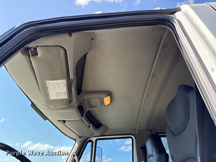 image for item EG9183 2010 International WorkStar 7400 Crew Cab utility / service truck