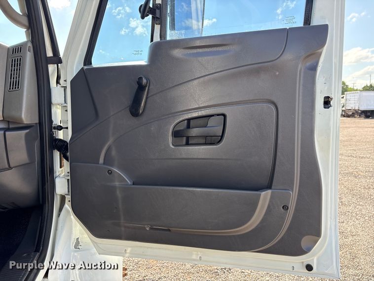 image for item EG9183 2010 International WorkStar 7400 Crew Cab utility / service truck