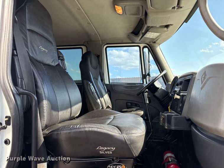 image for item EG9183 2010 International WorkStar 7400 Crew Cab utility / service truck
