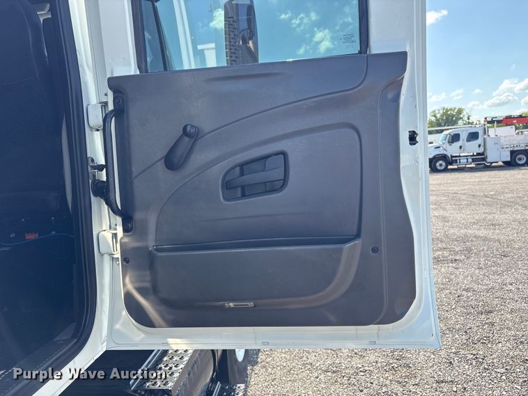 image for item EG9183 2010 International WorkStar 7400 Crew Cab utility / service truck