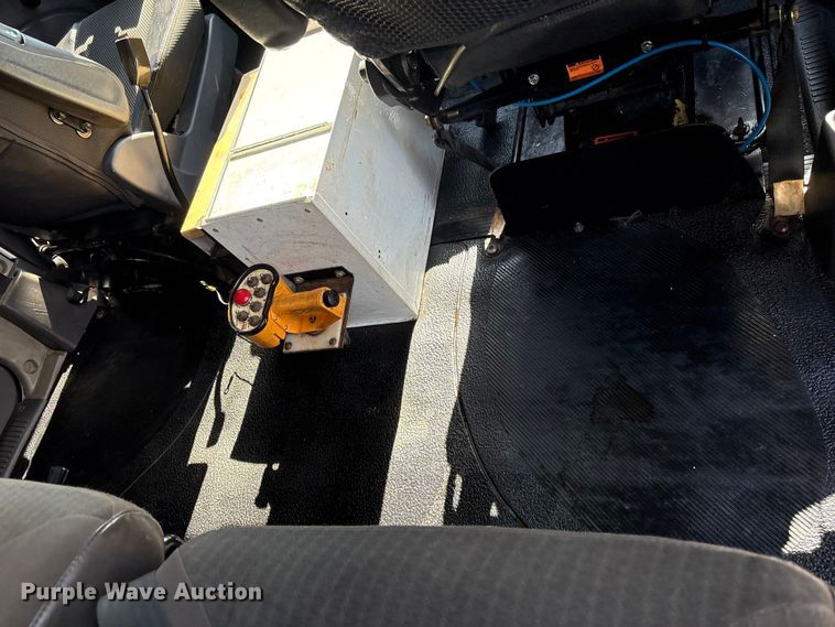 image for item EG9183 2010 International WorkStar 7400 Crew Cab utility / service truck