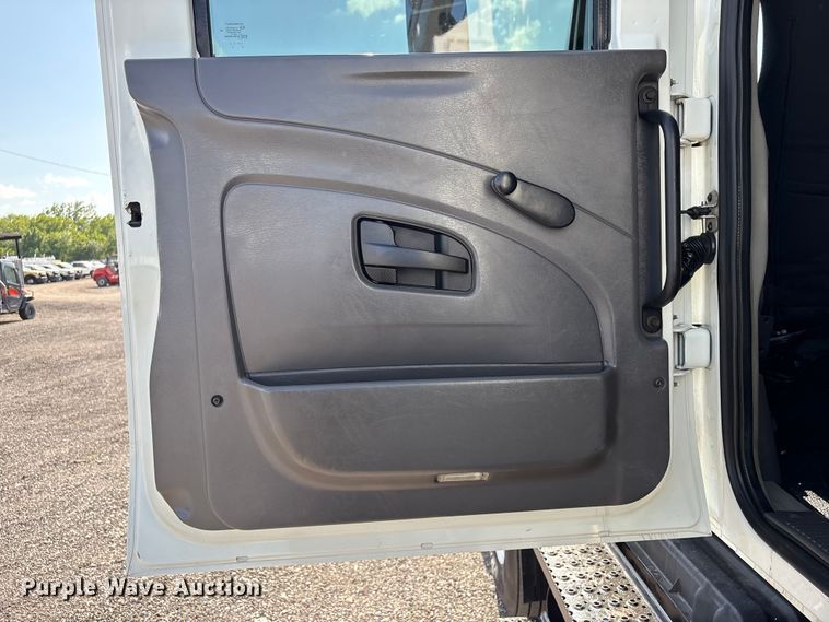 image for item EG9183 2010 International WorkStar 7400 Crew Cab utility / service truck
