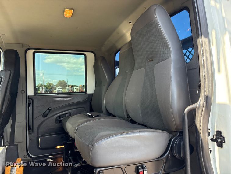 image for item EG9183 2010 International WorkStar 7400 Crew Cab utility / service truck