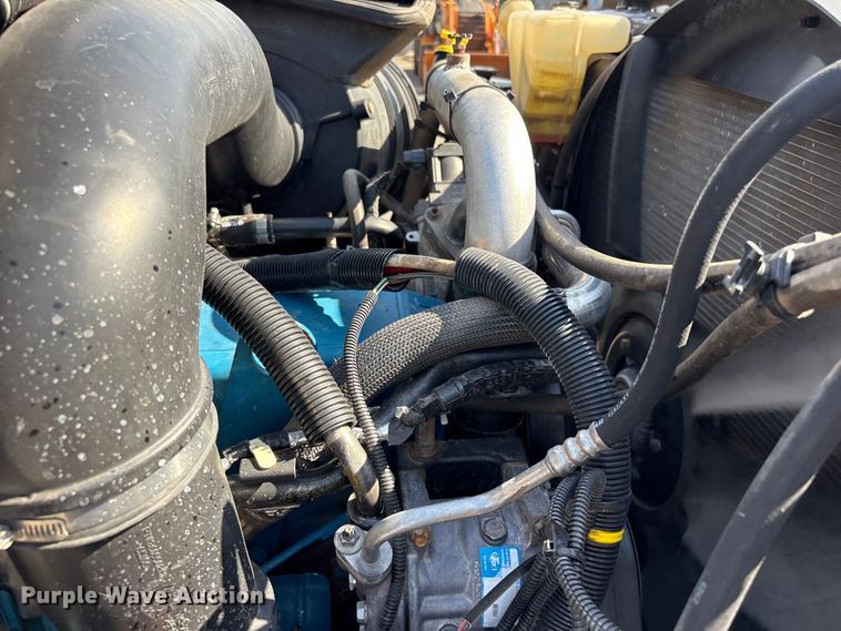 image for item EG9183 2010 International WorkStar 7400 Crew Cab utility / service truck