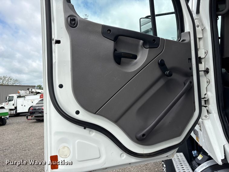 image for item EG9185 2016 Freightliner Business Class M2 Crew Cab crane truck