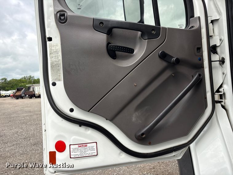 image for item EG9186 2012 Freightliner Business Class M2 Crew Cab utility / service truck