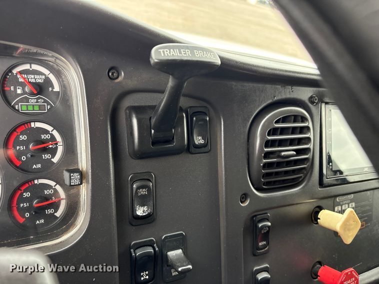 image for item EG9186 2012 Freightliner Business Class M2 Crew Cab utility / service truck