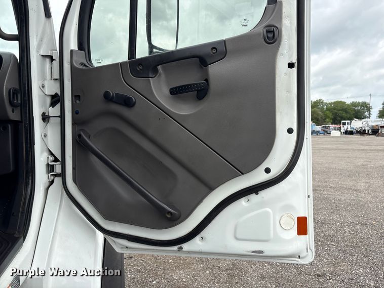 image for item EG9186 2012 Freightliner Business Class M2 Crew Cab utility / service truck