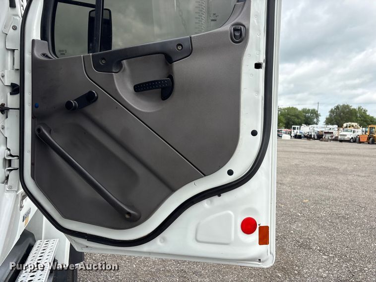 image for item EG9186 2012 Freightliner Business Class M2 Crew Cab utility / service truck