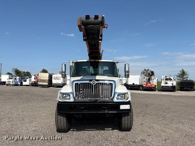 image for item EG9193 2006 International 7400 shingle conveyor truck