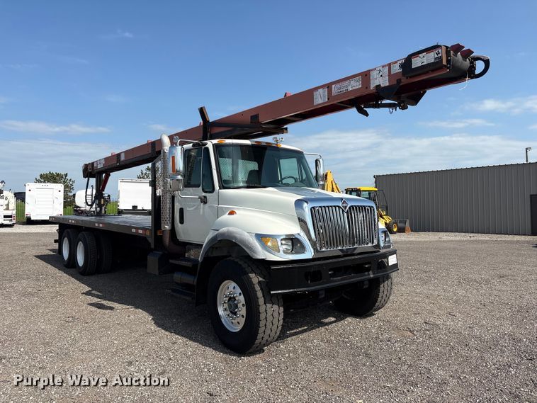 image for item EG9193 2006 International 7400 shingle conveyor truck