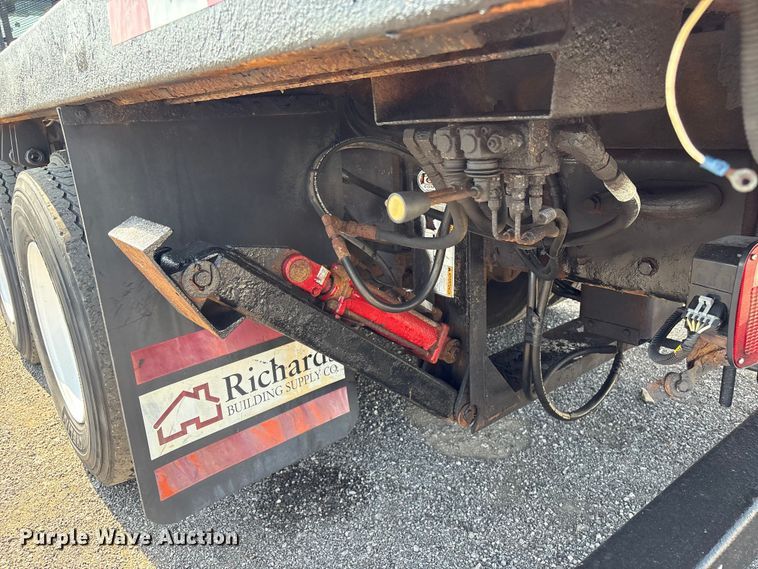 image for item EG9193 2006 International 7400 shingle conveyor truck
