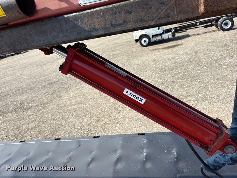 image for item EG9193 2006 International 7400 shingle conveyor truck