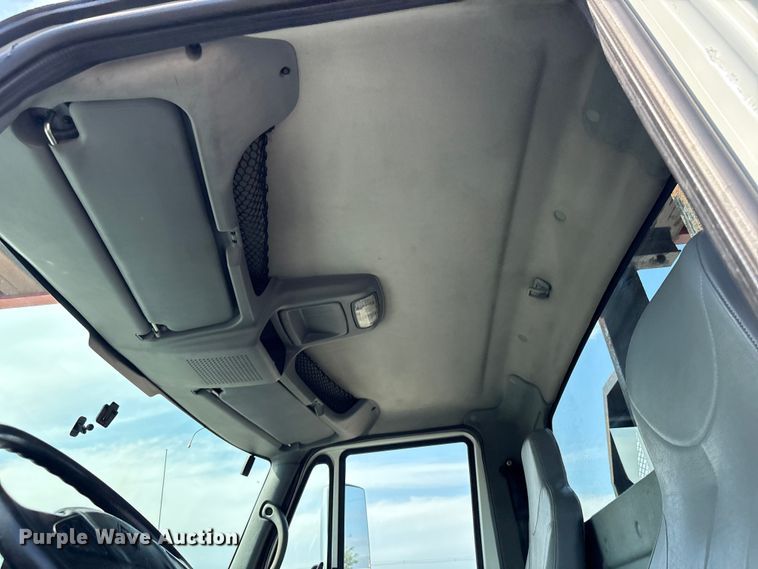image for item EG9193 2006 International 7400 shingle conveyor truck