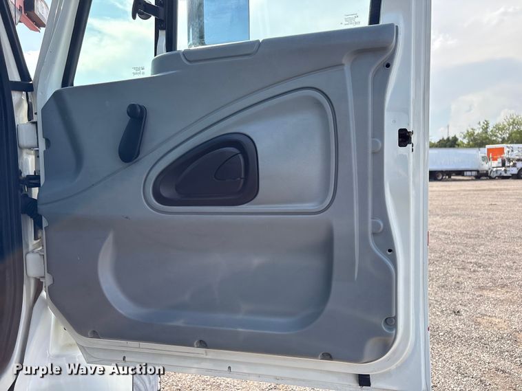 image for item EG9193 2006 International 7400 shingle conveyor truck