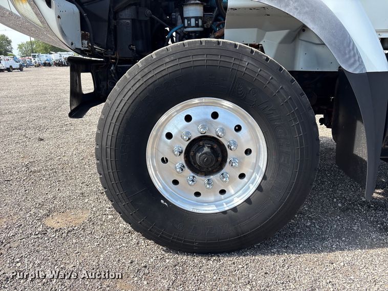 image for item EG9193 2006 International 7400 shingle conveyor truck