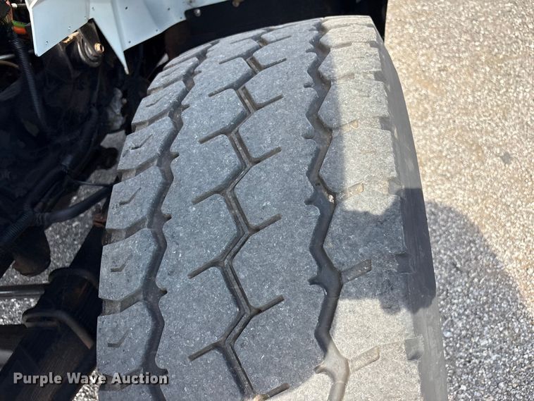 image for item EG9193 2006 International 7400 shingle conveyor truck