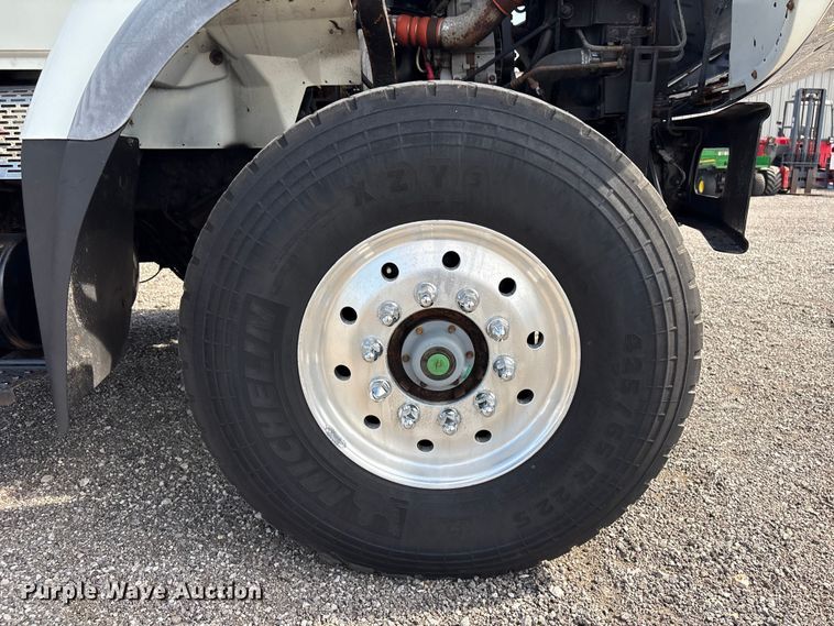 image for item EG9193 2006 International 7400 shingle conveyor truck