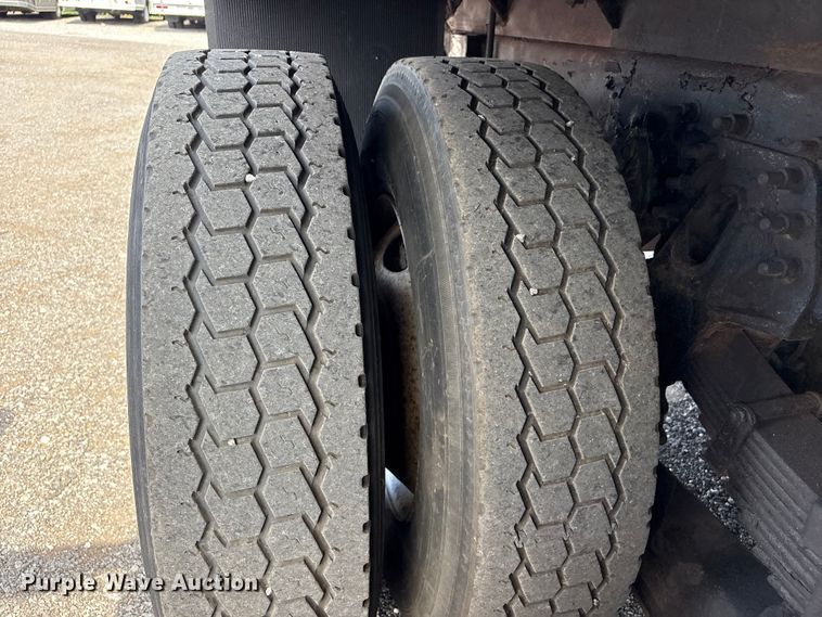 image for item EG9193 2006 International 7400 shingle conveyor truck