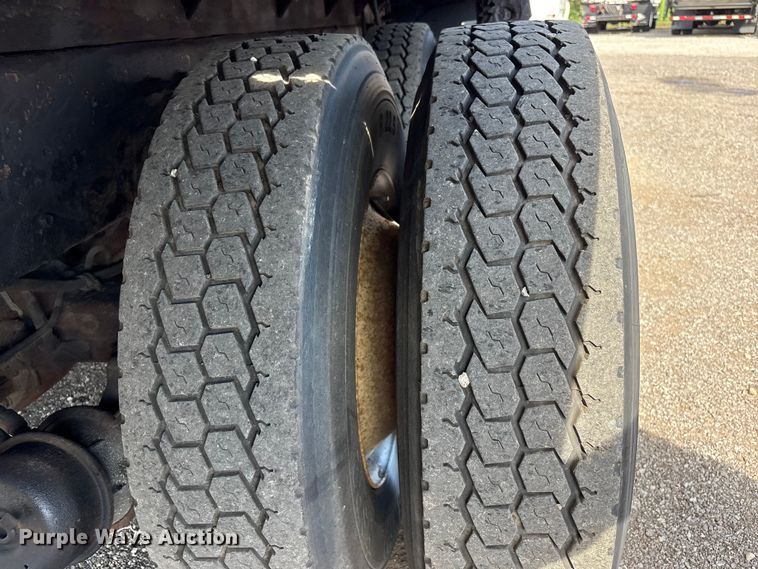 image for item EG9193 2006 International 7400 shingle conveyor truck
