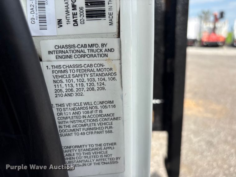 image for item EG9193 2006 International 7400 shingle conveyor truck