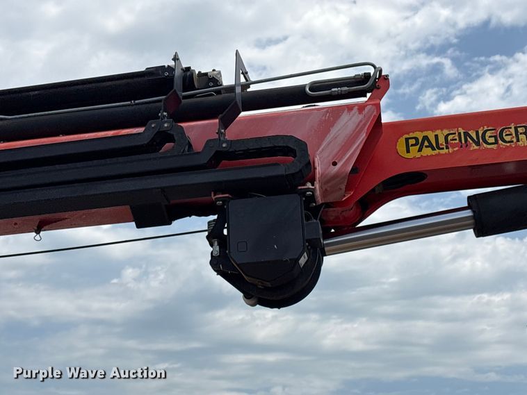 image for item EG9196 2009 International 7500 Crew Cab crane truck